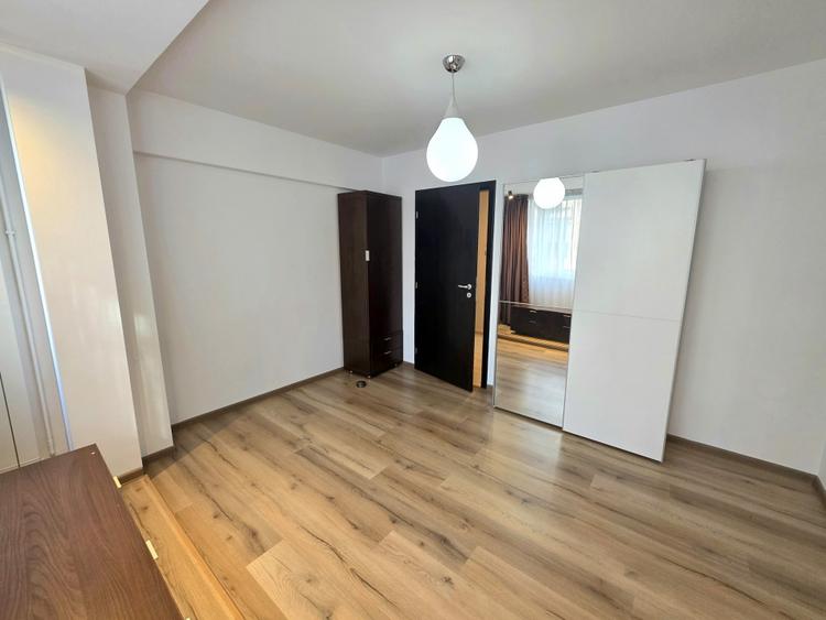 Apartament cu 3 camere semidecomandat, mobilat în Sala Palatului