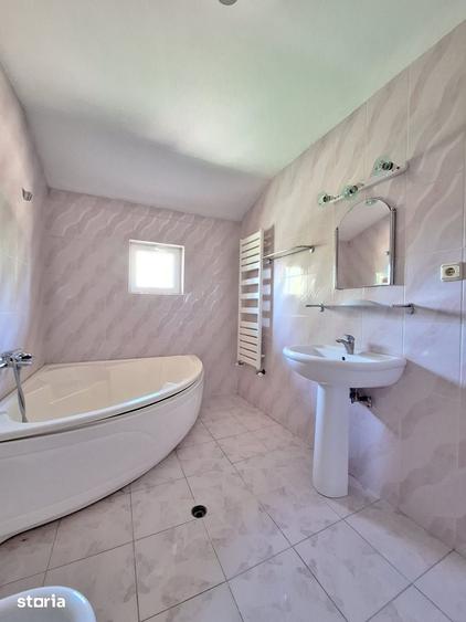 Casă cu 7 camere cu Teren 3077 Mp în Snagov