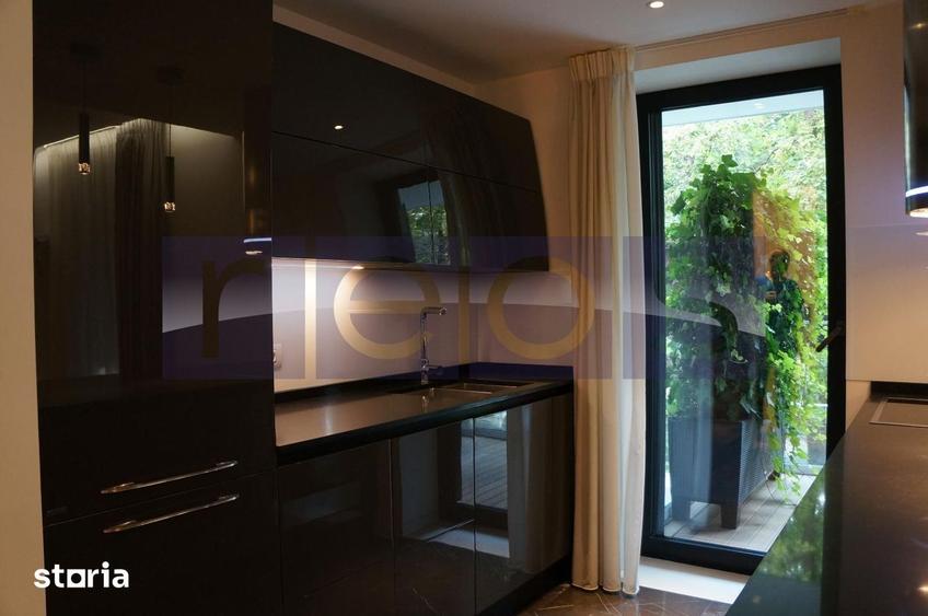 Apartament cu 4 camere decomandat, mobilat în Primăverii