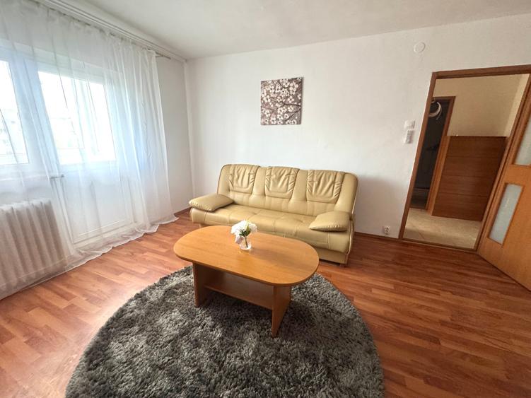 Garsonieră decomandată în Decebal