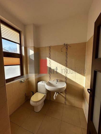Casă individuală cu 5 camere cu Canalizare în Dudu