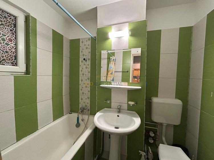 Apartament cu 2 camere semidecomandat, mobilat în Berceni