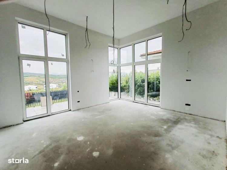 Casă cu 5 camere cu Teren 280 Mp în Borhanci