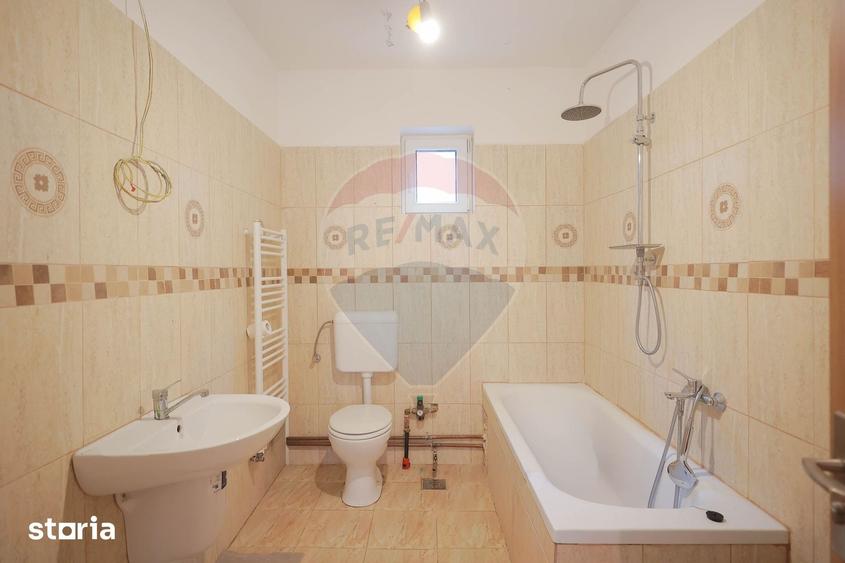 Casă cu 4 camere cu Teren 2440 Mp în Oșorhei