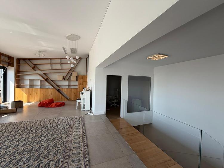 Penthouse cu 5 camere decomandat în Herăstrău