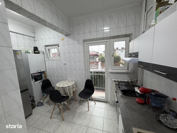 Apartament cu 3 camere semidecomandat în Gara de Nord