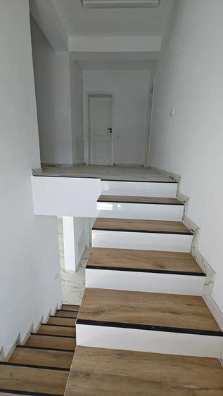 Casă cu 5 camere cu Teren 410 Mp în Pasărea