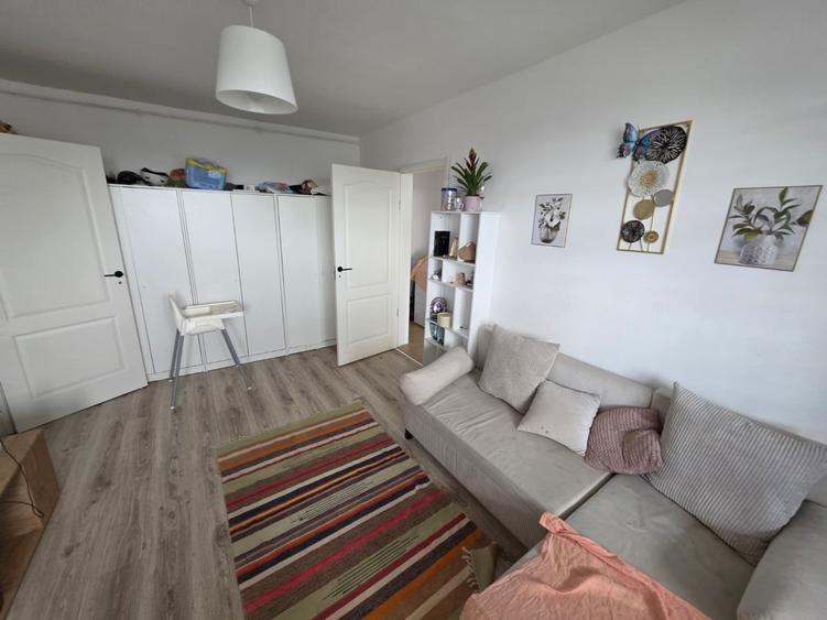 Apartament cu 2 camere semidecomandat în Berceni