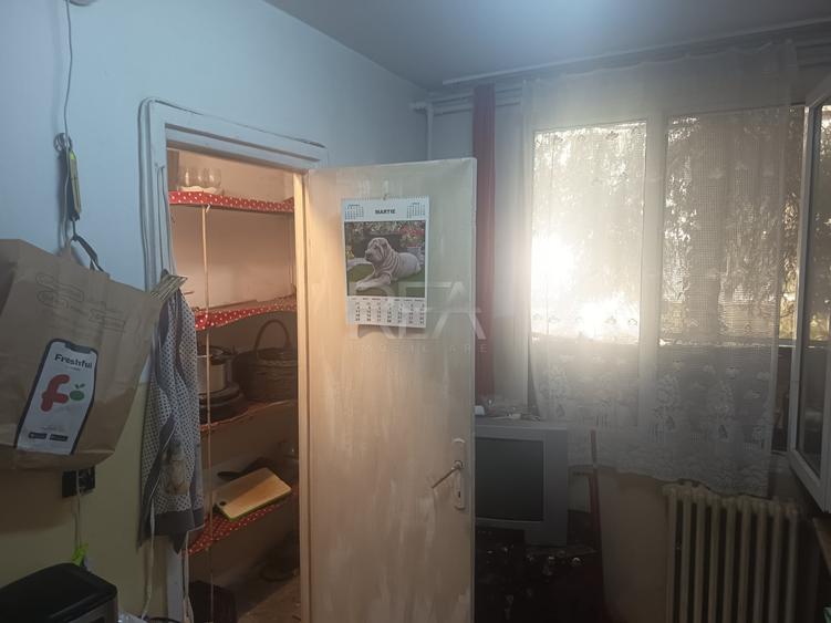 Apartament cu 3 camere semidecomandat în Berceni