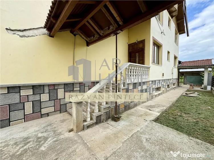 Casă cu 11 camere cu Teren 1915 Mp în Păulești