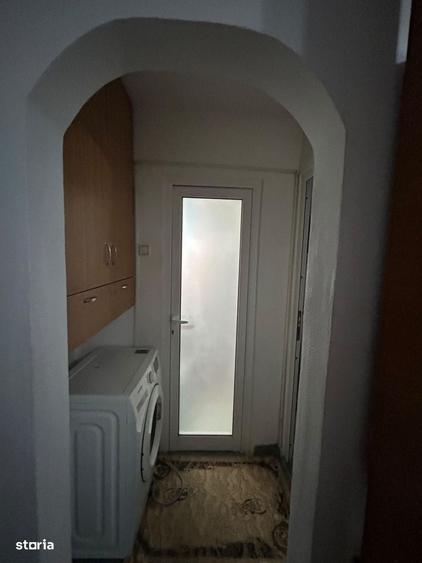 Apartament cu 3 camere semidecomandat în Ciupercenii Noi