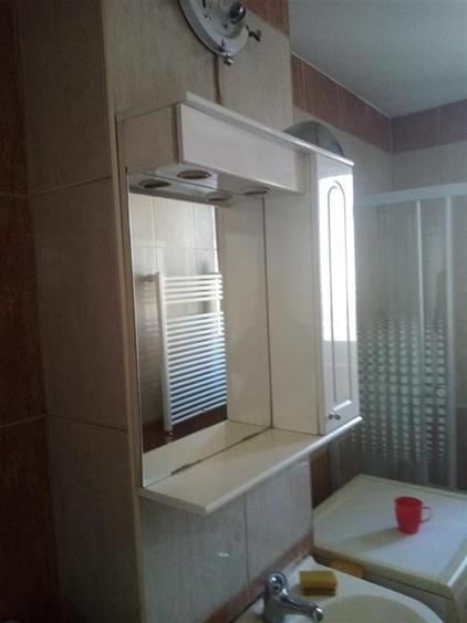 Apartament cu 3 camere decomandat în Cornișa