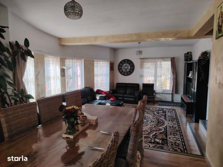 Casă cu 5 camere cu Teren 3125 Mp în Central