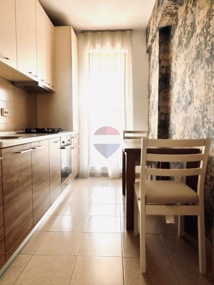 Apartament cu 2 camere semidecomandat, mobilat în Băneasa