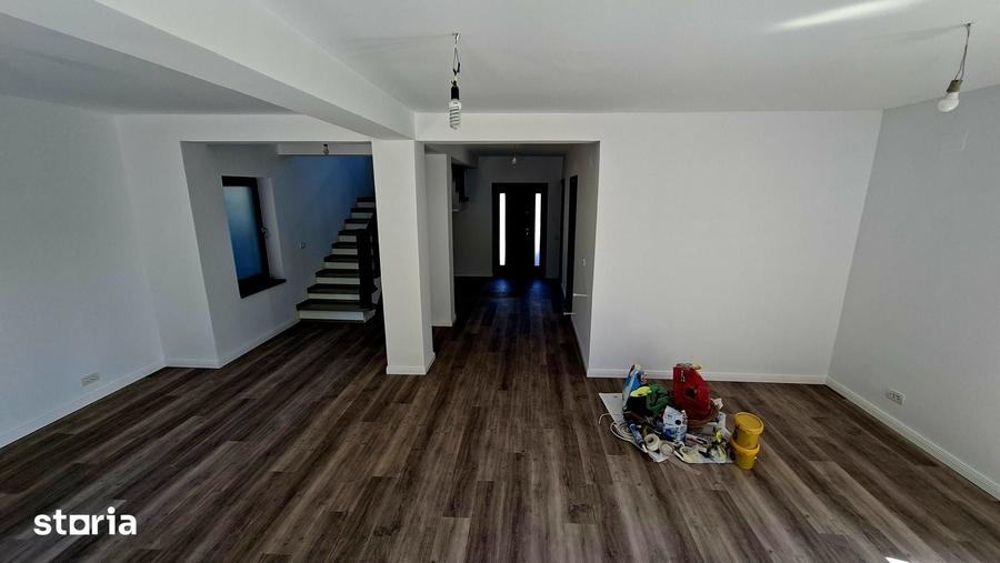 Casă cu 4 camere cu Teren 500 Mp în Bascov