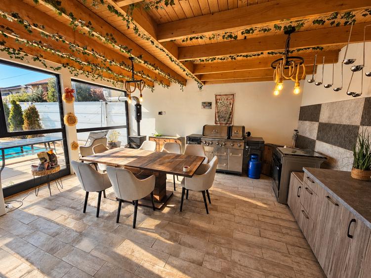Casă cu 6 camere cu Piscina în Tunari