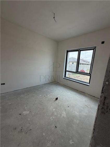 Duplex cu 4 camere cu Canalizare în Moșnița Veche