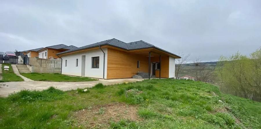 Casă individuală cu 4 camere cu Teren 918 Mp în Corușu