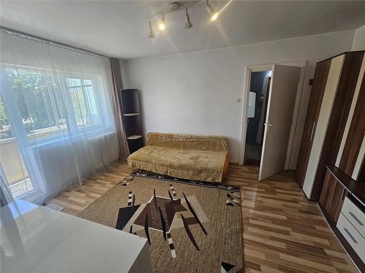 Apartament cu 2 camere semidecomandat în Micro I