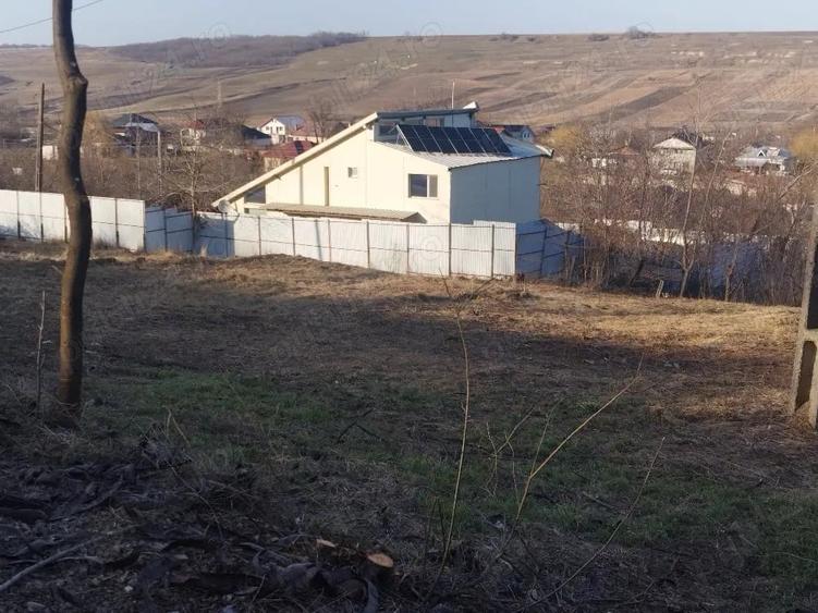 Teren de 2000 mp, în Central
