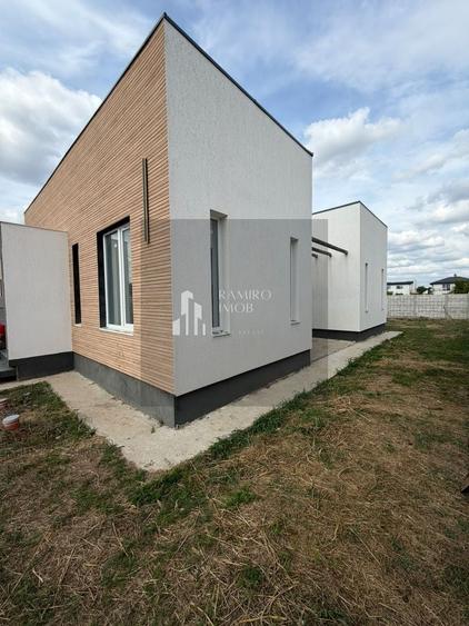 Casă individuală cu 4 camere cu Canalizare în Berceni