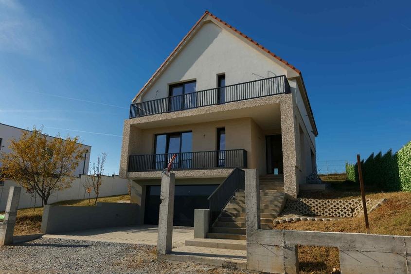Casă individuală cu 5 camere cu Teren 605 Mp în Sălicea