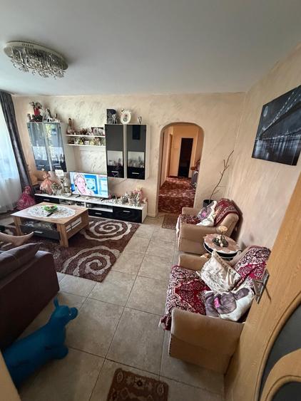 Apartament cu 4 camere semidecomandat în Tomis Nord
