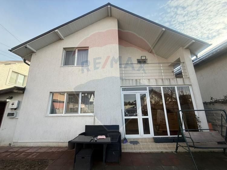 Casă individuală cu 5 camere cu Teren 336 Mp în Șimnicu de Sus