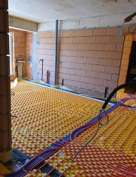 Apartament cu 3 camere decomandat în Titan