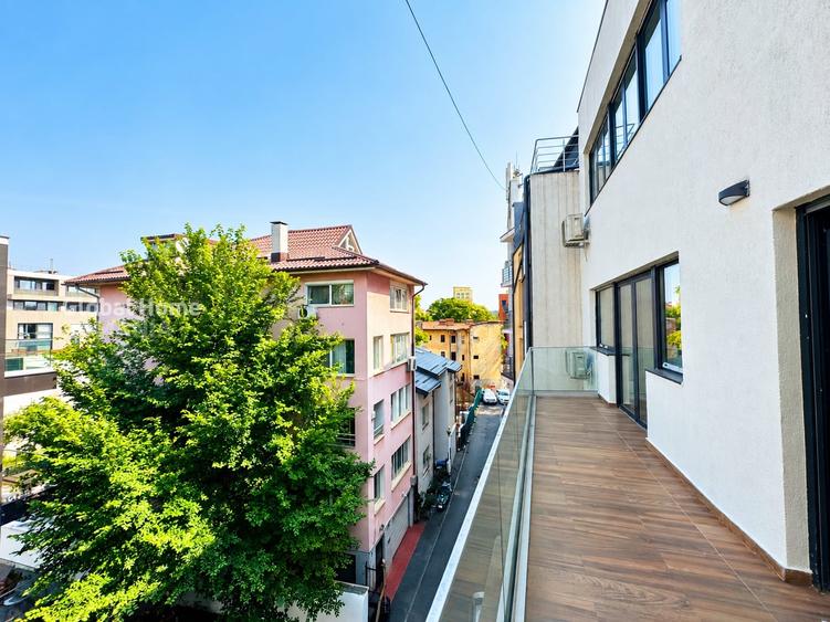 Apartament cu 3 camere semidecomandat în Polonă