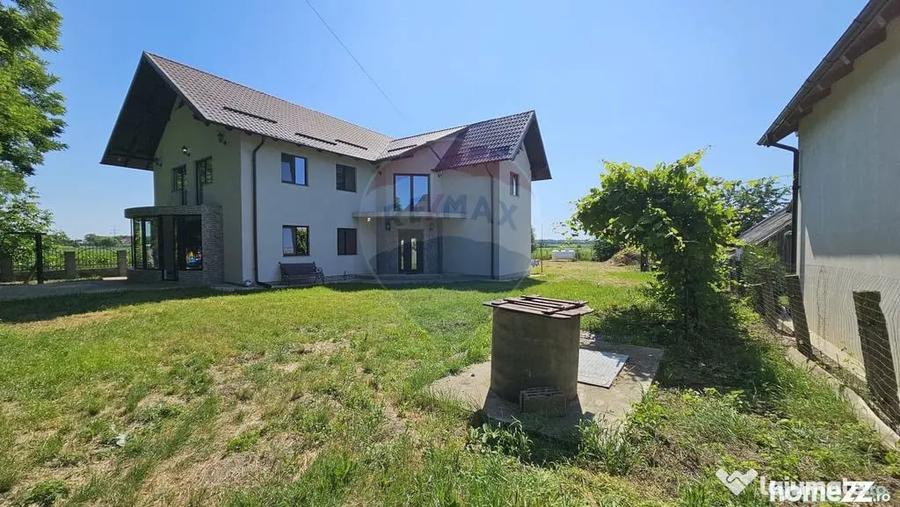 Casă cu 6 camere cu Teren 3600 Mp în Hănțești