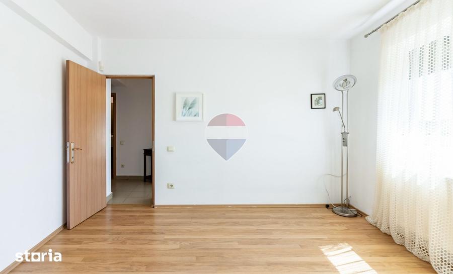 Casă cu 6 camere cu Teren 240 Mp în Corbeanca