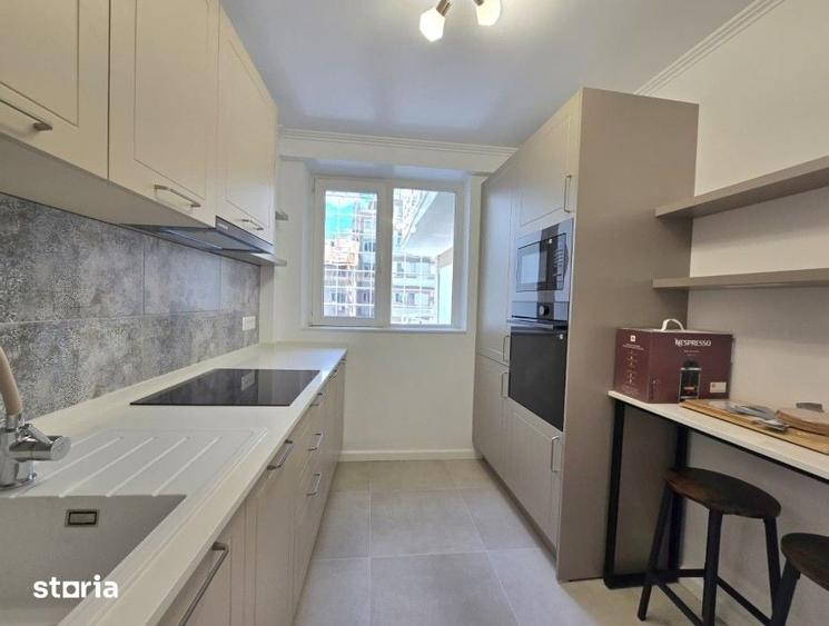 Apartament cu 3 camere semidecomandat în Victoriei