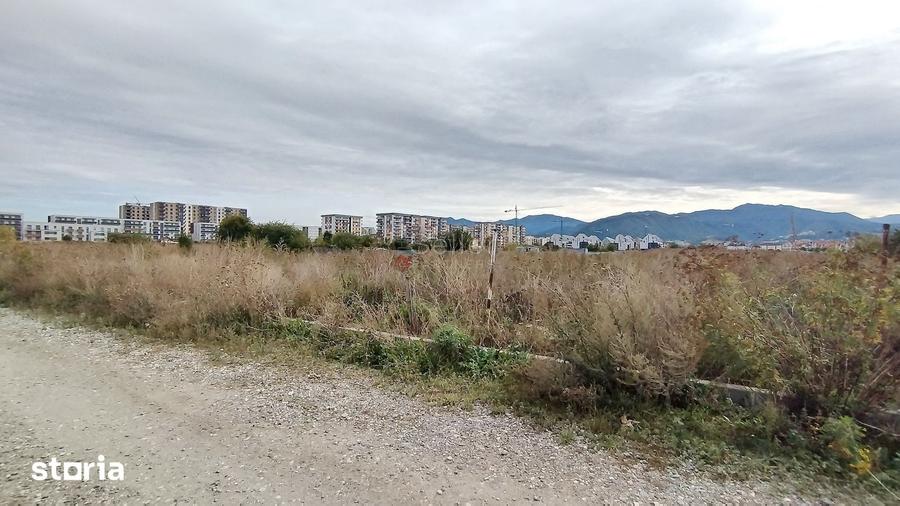 Teren de 5000 mp, în Tractorul