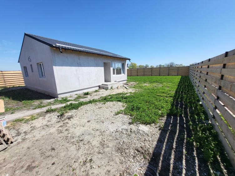 Casă cu 3 camere în Comana