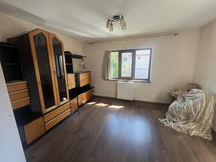 Casă cu 6 camere cu Teren 500 Mp în Lazu