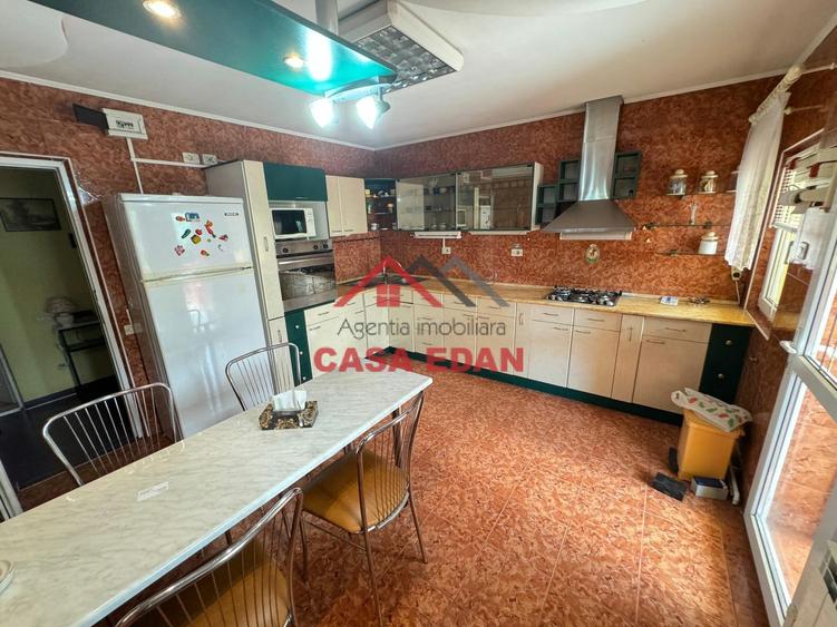 Casă individuală cu 7 camere cu Teren 522 Mp în Breaza