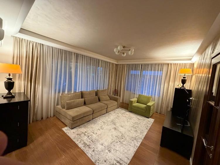 Apartament cu 3 camere decomandat, mobilat în Barbu Văcărescu