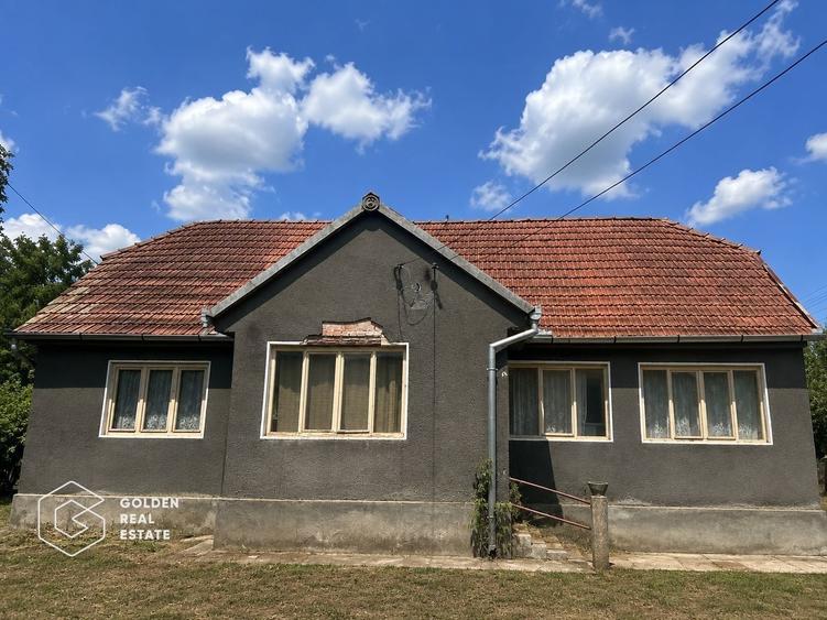 Casă individuală cu 4 camere cu Canalizare în Căpruța