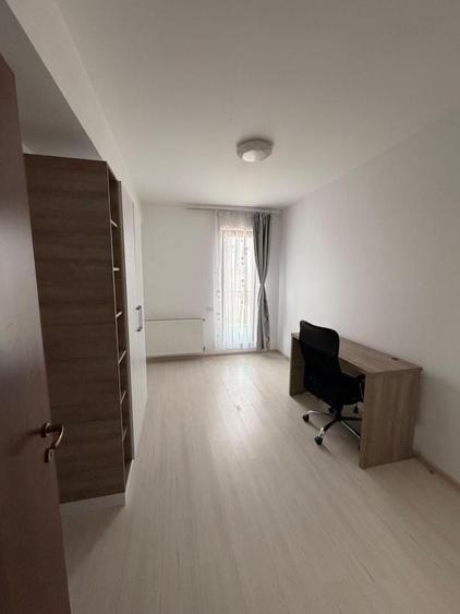 Apartament cu 4 camere decomandat în Băneasa