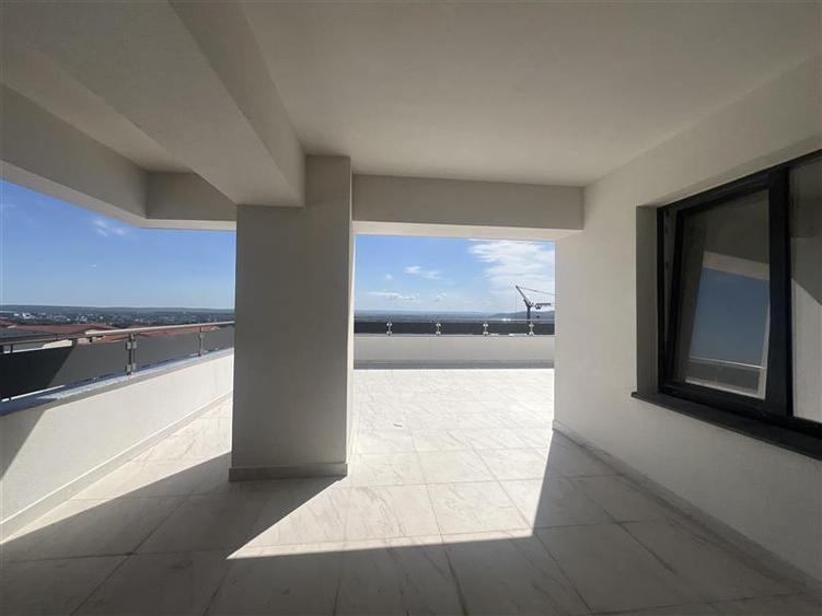Penthouse cu 4 camere decomandat în Galata