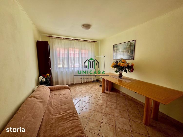Casă cu 7 camere cu Teren 600 Mp în Central