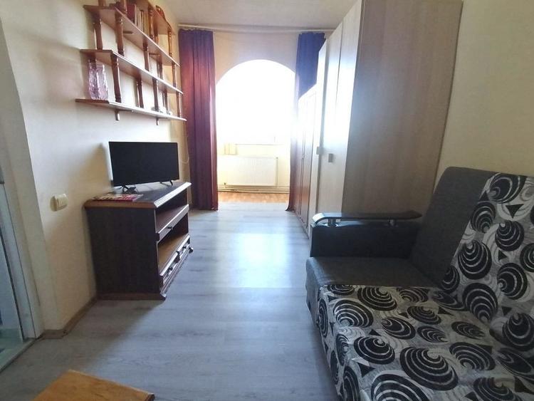 Apartament cu 3 camere semidecomandat, mobilat în Terezian