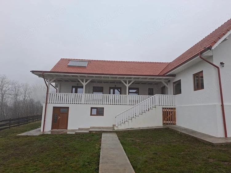 Casă cu 3 camere cu Teren 6000 Mp în Central