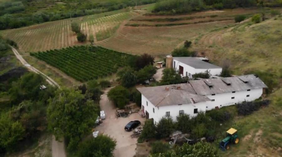 Teren intravilan de 1000 mp, în Est