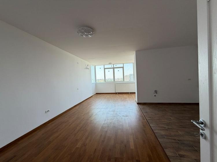 Penthouse cu 5 camere decomandat în Parcul Carol
