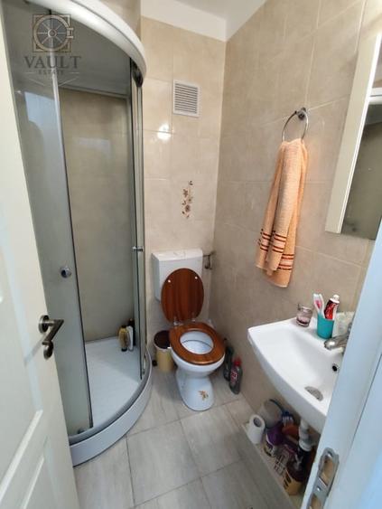Apartament cu 4 camere semidecomandat, mobilat în Rahova