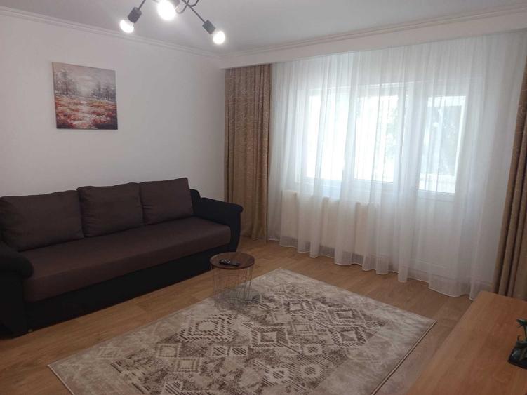 Garsonieră decomandată în 1 Decembrie