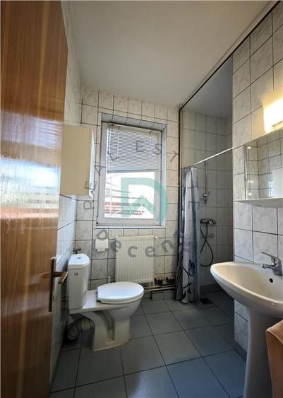 Casă individuală cu 6 camere cu Canalizare în Tractorul