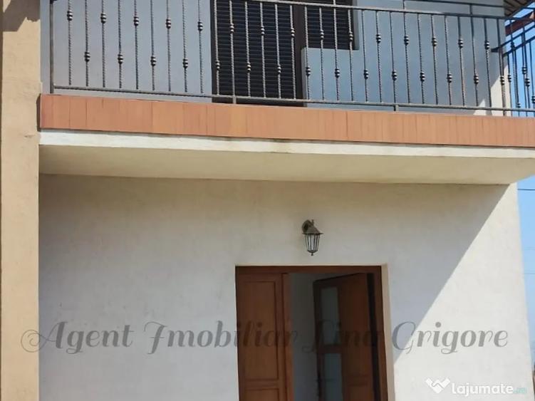 Casă cu 4 camere în Petrești